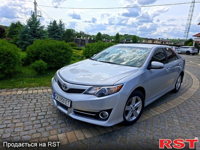 Сірий Тойота Камрі, об'ємом двигуна 2.5 л та пробігом 28500 тис. км за 10500 $, фото 1 на Automoto.ua