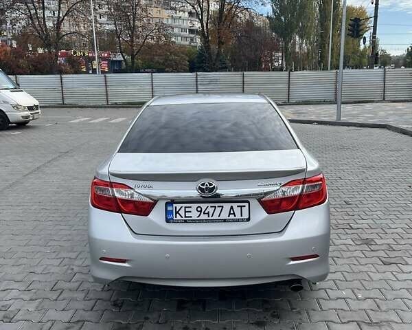 Серый Тойота Камри, объемом двигателя 2.5 л и пробегом 240 тыс. км за 17000 $, фото 1 на Automoto.ua