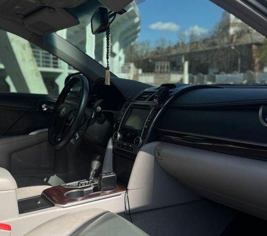 Серый Тойота Камри, объемом двигателя 3.46 л и пробегом 266 тыс. км за 12600 $, фото 1 на Automoto.ua