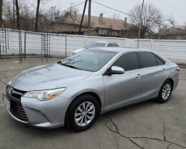 Серый Тойота Камри, объемом двигателя 2.5 л и пробегом 211 тыс. км за 12600 $, фото 1 на Automoto.ua