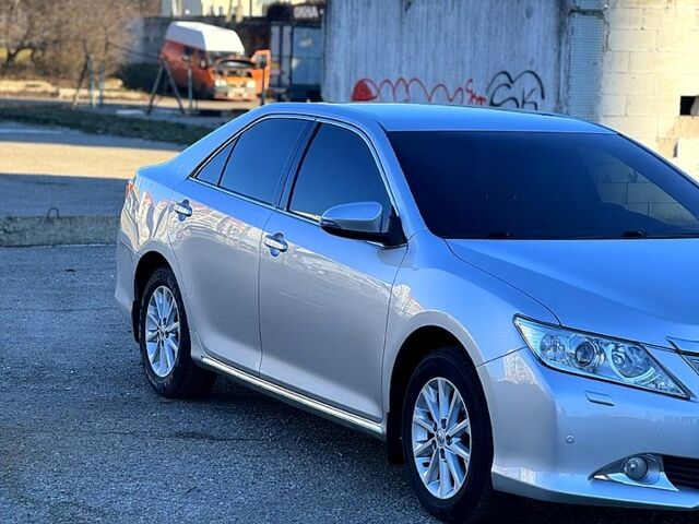 Серый Тойота Камри, объемом двигателя 2.5 л и пробегом 147 тыс. км за 14500 $, фото 1 на Automoto.ua