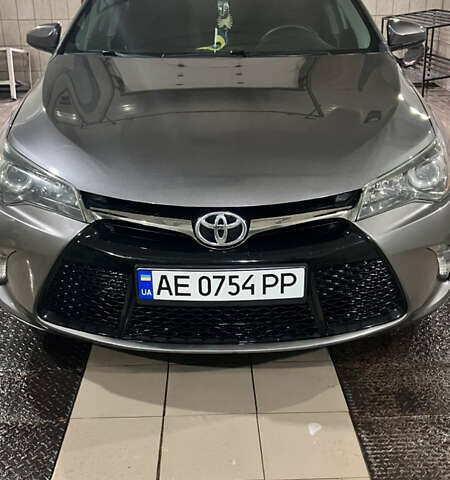 Серый Тойота Камри, объемом двигателя 2.49 л и пробегом 156 тыс. км за 16000 $, фото 1 на Automoto.ua