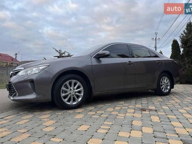 Серый Тойота Камри, объемом двигателя 2.49 л и пробегом 215 тыс. км за 15300 $, фото 1 на Automoto.ua