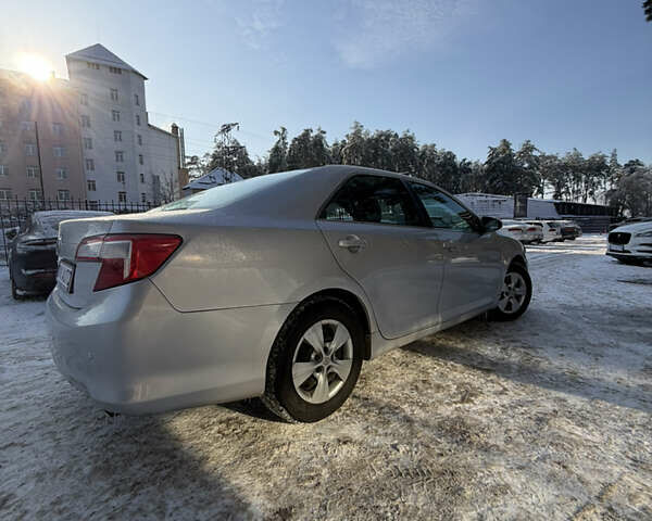 Серый Тойота Камри, объемом двигателя 2.49 л и пробегом 142 тыс. км за 11000 $, фото 1 на Automoto.ua