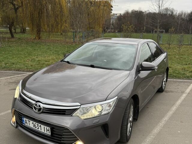 Серый Тойота Камри, объемом двигателя 2.5 л и пробегом 131 тыс. км за 17999 $, фото 1 на Automoto.ua