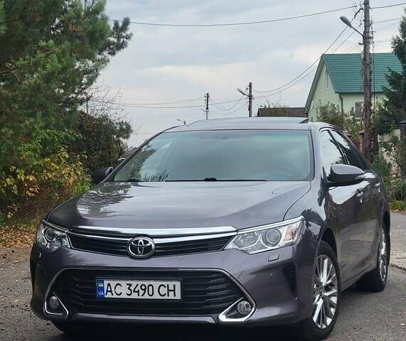 Тойота Камри 2016 в Луцке на Automoto.ua Серый Тойота Камри, объемом двигателя 2.49 л и пробегом 170 тыс. км за 17000 $, фото 1 на Automoto.ua