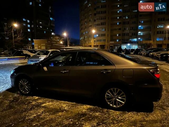 Серый Тойота Камри, объемом двигателя 2.49 л и пробегом 195 тыс. км за 19700 $, фото 1 на Automoto.ua