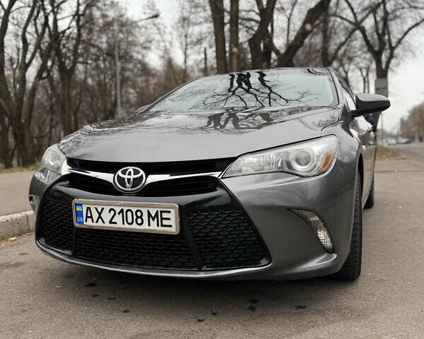 Серый Тойота Камри, объемом двигателя 2.5 л и пробегом 180 тыс. км за 12500 $, фото 1 на Automoto.ua