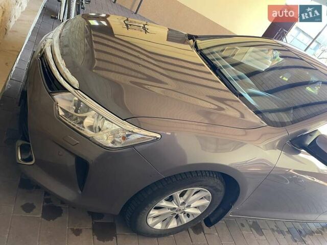 Серый Тойота Камри, объемом двигателя 2.5 л и пробегом 107 тыс. км за 16500 $, фото 1 на Automoto.ua