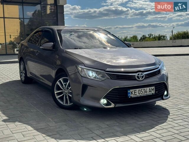 Сірий Тойота Камрі, об'ємом двигуна 2.5 л та пробігом 210 тис. км за 12999 $, фото 1 на Automoto.ua