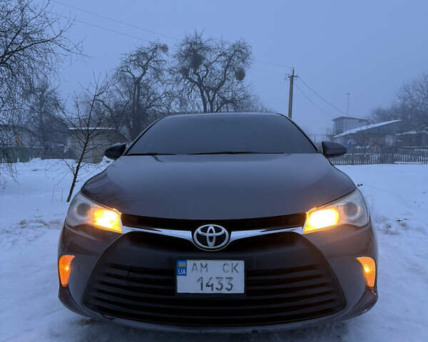 Сірий Тойота Камрі, об'ємом двигуна 2.5 л та пробігом 310 тис. км за 10900 $, фото 1 на Automoto.ua