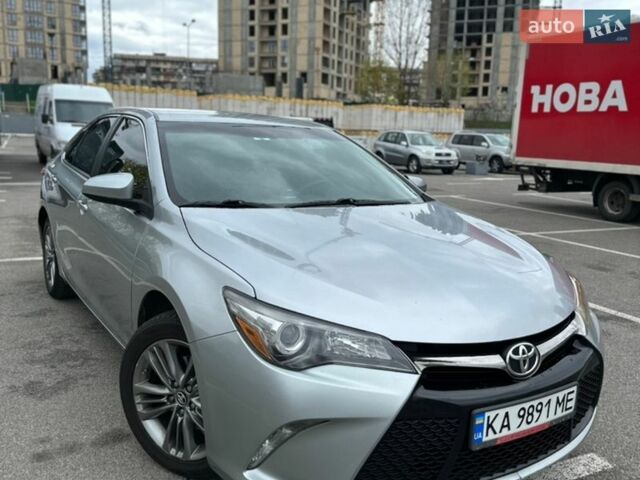 Серый Тойота Камри, объемом двигателя 2.49 л и пробегом 295 тыс. км за 12999 $, фото 1 на Automoto.ua