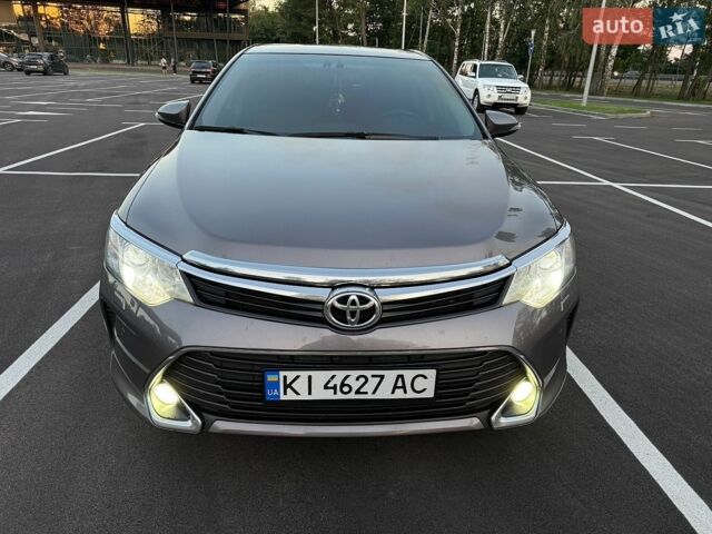 Серый Тойота Камри, объемом двигателя 2.49 л и пробегом 214 тыс. км за 17000 $, фото 1 на Automoto.ua