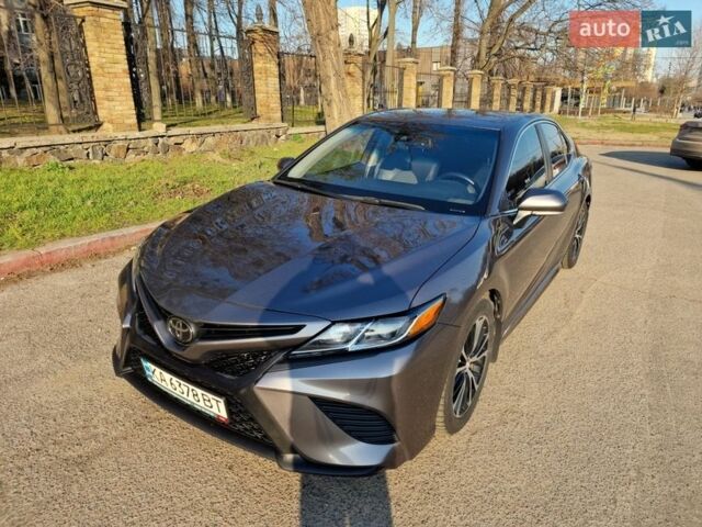 Серый Тойота Камри, объемом двигателя 2.49 л и пробегом 160 тыс. км за 20000 $, фото 1 на Automoto.ua