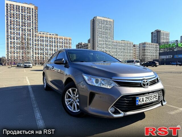 Серый Тойота Камри, объемом двигателя 2.5 л и пробегом 174 тыс. км за 15900 $, фото 1 на Automoto.ua