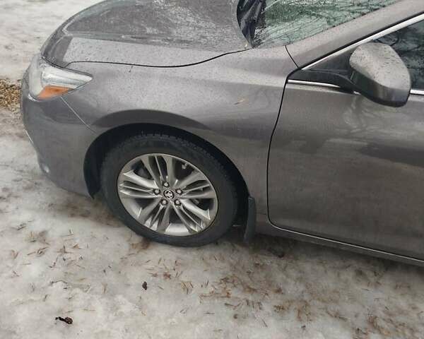 Серый Тойота Камри, объемом двигателя 2.5 л и пробегом 74 тыс. км за 16000 $, фото 1 на Automoto.ua