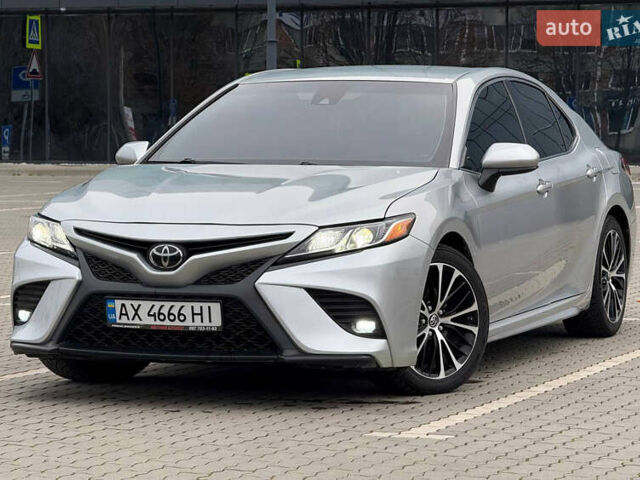 Сірий Тойота Камрі, об'ємом двигуна 2.49 л та пробігом 220 тис. км за 17700 $, фото 1 на Automoto.ua