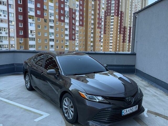 Сірий Тойота Камрі, об'ємом двигуна 2.49 л та пробігом 190 тис. км за 17500 $, фото 1 на Automoto.ua
