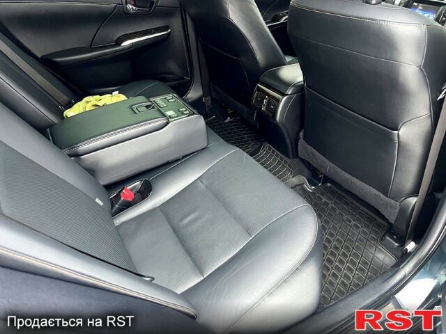 Серый Тойота Камри, объемом двигателя 2.5 л и пробегом 175 тыс. км за 18000 $, фото 1 на Automoto.ua