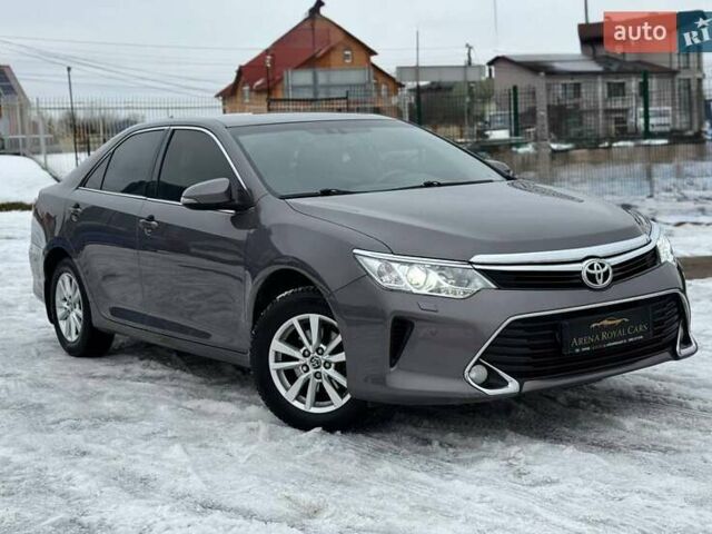 Серый Тойота Камри, объемом двигателя 2.5 л и пробегом 173 тыс. км за 16200 $, фото 1 на Automoto.ua