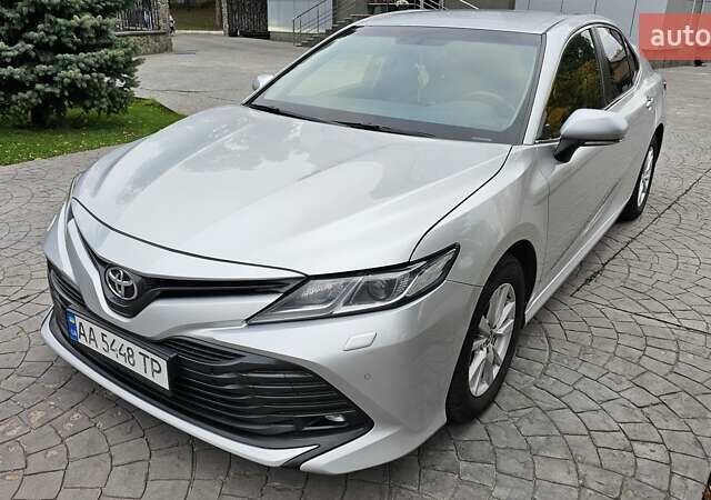 Серый Тойота Камри, объемом двигателя 2.49 л и пробегом 238 тыс. км за 20000 $, фото 1 на Automoto.ua