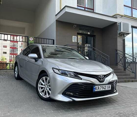 Серый Тойота Камри, объемом двигателя 2.49 л и пробегом 65 тыс. км за 22700 $, фото 1 на Automoto.ua