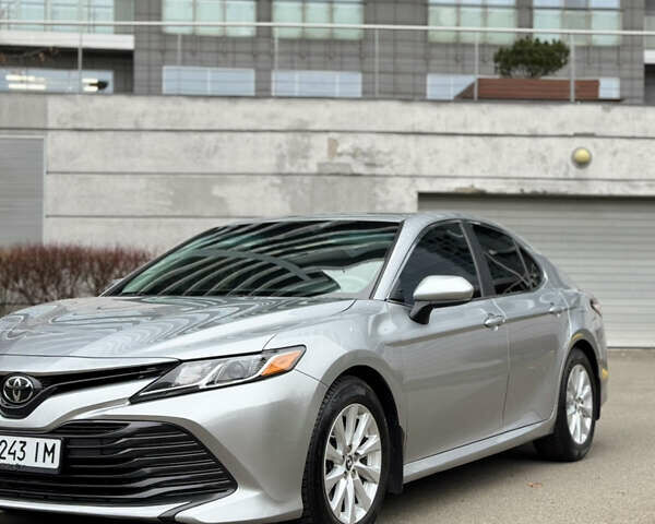 Серый Тойота Камри, объемом двигателя 2.49 л и пробегом 83 тыс. км за 18950 $, фото 1 на Automoto.ua