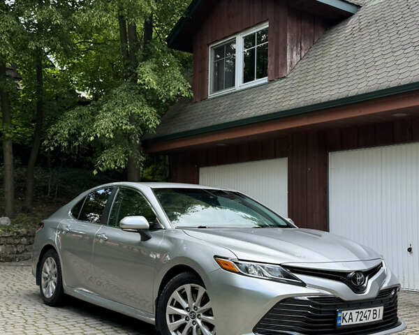 Серый Тойота Камри, объемом двигателя 2.49 л и пробегом 131 тыс. км за 18000 $, фото 1 на Automoto.ua