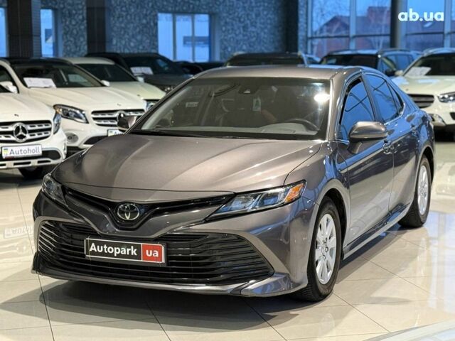 Сірий Тойота Камрі, об'ємом двигуна 2.5 л та пробігом 62 тис. км за 17990 $, фото 1 на Automoto.ua
