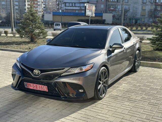 Сірий Тойота Камрі, об'ємом двигуна 0 л та пробігом 115 тис. км за 18500 $, фото 1 на Automoto.ua