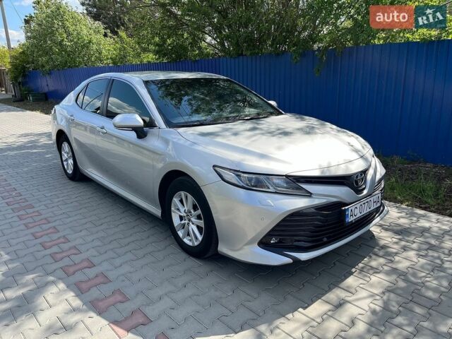 Серый Тойота Камри, объемом двигателя 2.49 л и пробегом 173 тыс. км за 18900 $, фото 1 на Automoto.ua