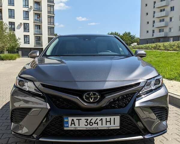 Серый Тойота Камри, объемом двигателя 2.49 л и пробегом 27 тыс. км за 26999 $, фото 1 на Automoto.ua