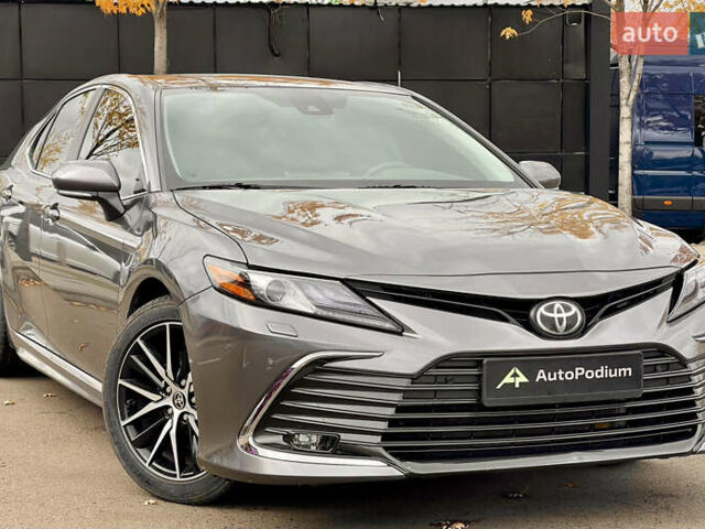 Тойота Камрі 2021 у Києві на Automoto.ua Сірий Тойота Камрі, об'ємом двигуна 2.49 л та пробігом 84 тис. км за 25900 $, фото 1 на Automoto.ua