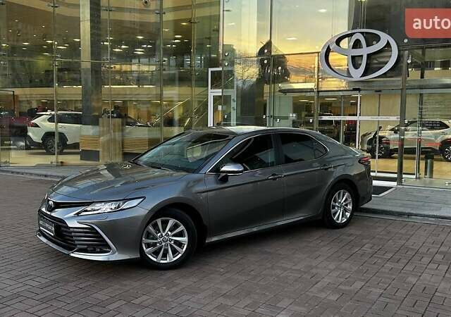 Сірий Тойота Камрі, об'ємом двигуна 2.49 л та пробігом 32 тис. км за 35097 $, фото 1 на Automoto.ua