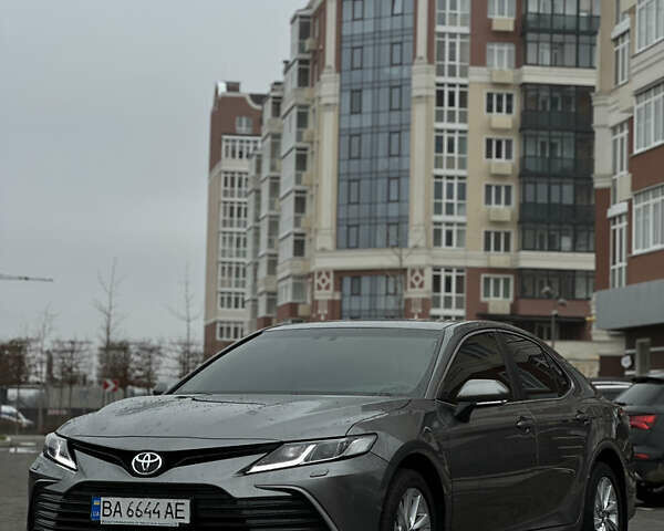 Серый Тойота Камри, объемом двигателя 2.49 л и пробегом 55 тыс. км за 25500 $, фото 1 на Automoto.ua