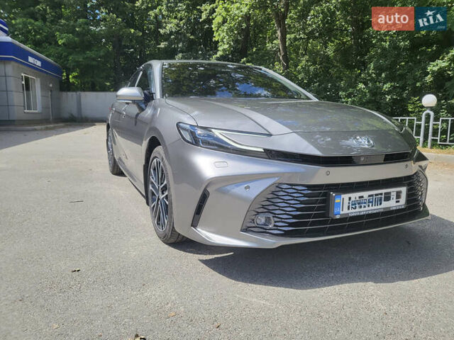 Сірий Тойота Камрі, об'ємом двигуна 2.49 л та пробігом 4 тис. км за 50999 $, фото 1 на Automoto.ua