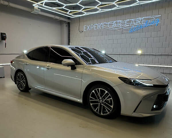 Серый Тойота Камри, объемом двигателя 2.49 л и пробегом 15 тыс. км за 50000 $, фото 1 на Automoto.ua