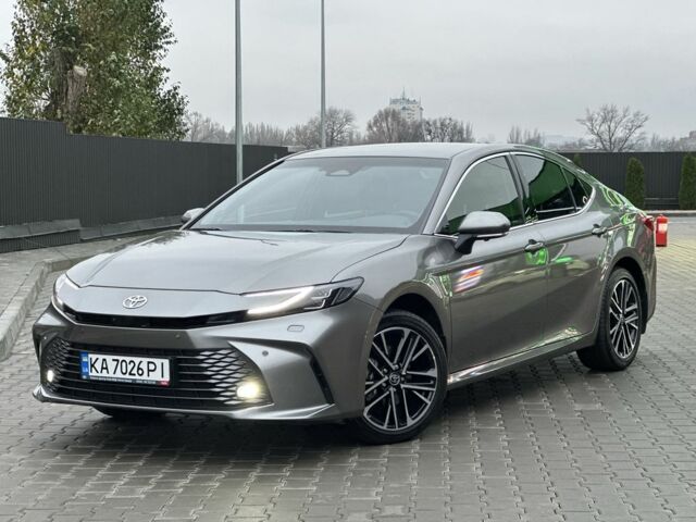 Сірий Тойота Камрі, об'ємом двигуна 2.5 л та пробігом 36 тис. км за 48999 $, фото 1 на Automoto.ua