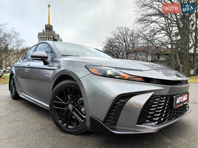 Серый Тойота Камри, объемом двигателя 2.5 л и пробегом 21 тыс. км за 39990 $, фото 1 на Automoto.ua