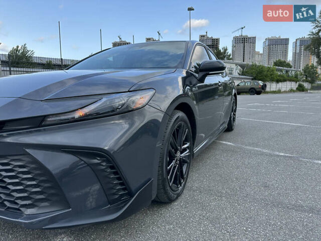 Тойота Камри 2024 в Киеве на Automoto.ua Серый Тойота Камри, объемом двигателя 2.5 л и пробегом 6 тыс. км за 39999 $, фото 1 на Automoto.ua