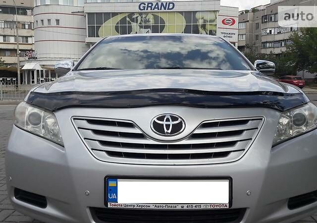 Серый Тойота Камри, объемом двигателя 2.4 л и пробегом 152 тыс. км за 11800 $, фото 1 на Automoto.ua