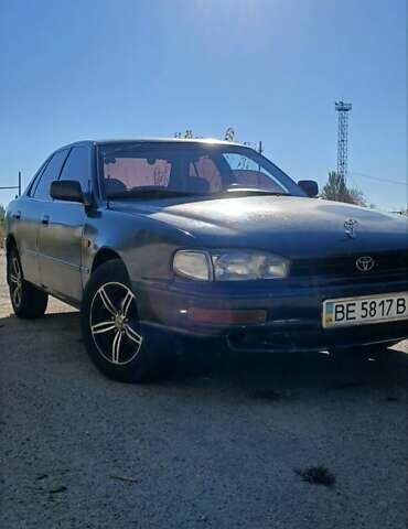 Синий Тойота Камри, объемом двигателя 2.2 л и пробегом 180 тыс. км за 2300 $, фото 1 на Automoto.ua