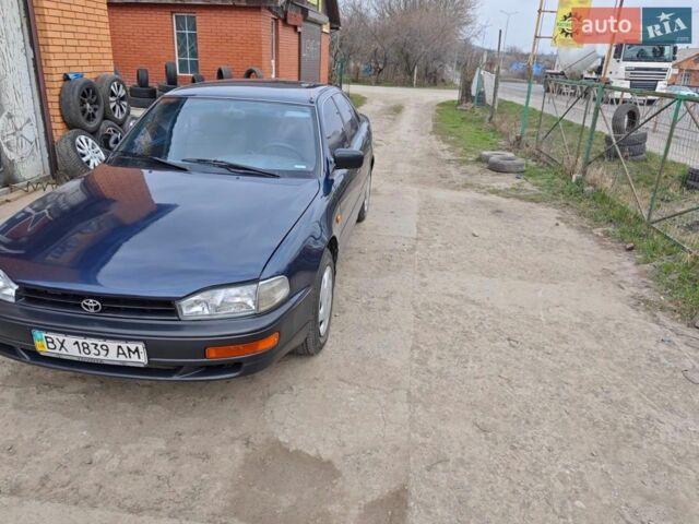 Синій Тойота Камрі, об'ємом двигуна 2.16 л та пробігом 557 тис. км за 2999 $, фото 1 на Automoto.ua