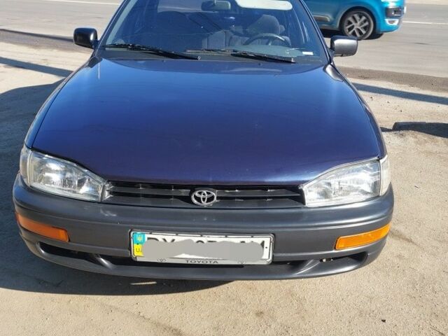 Синий Тойота Камри, объемом двигателя 2.2 л и пробегом 555 тыс. км за 3500 $, фото 1 на Automoto.ua