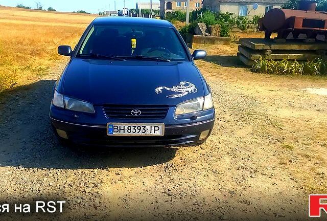 Синий Тойота Камри, объемом двигателя 2.2 л и пробегом 330 тыс. км за 2500 $, фото 1 на Automoto.ua
