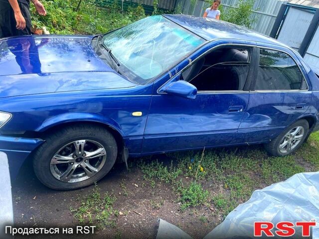 Синий Тойота Камри, объемом двигателя 2.2 л и пробегом 300 тыс. км за 1150 $, фото 1 на Automoto.ua