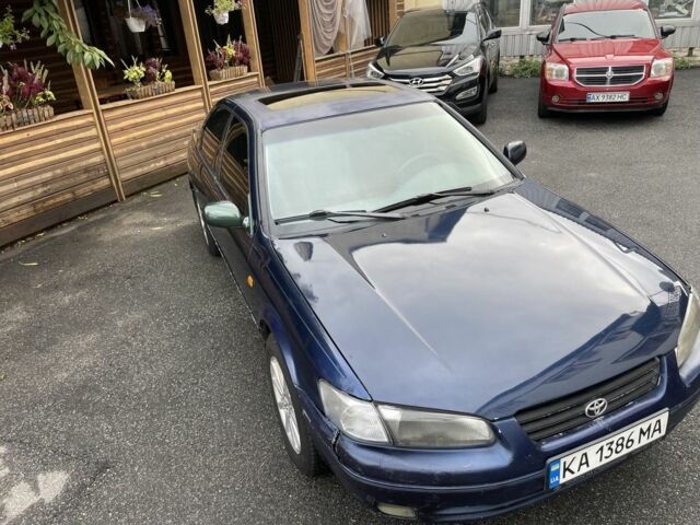 Синий Тойота Камри, объемом двигателя 3 л и пробегом 377 тыс. км за 2500 $, фото 1 на Automoto.ua