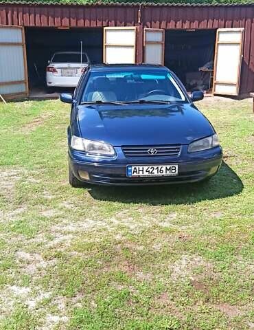 Синий Тойота Камри, объемом двигателя 2.16 л и пробегом 366 тыс. км за 4100 $, фото 1 на Automoto.ua