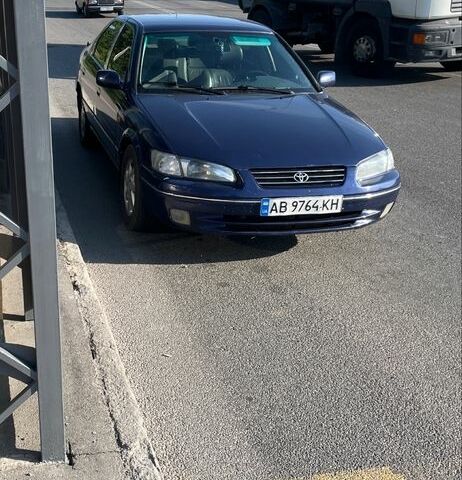 Синий Тойота Камри, объемом двигателя 3 л и пробегом 394 тыс. км за 3500 $, фото 1 на Automoto.ua
