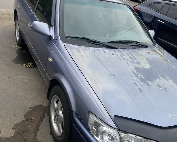 Синий Тойота Камри, объемом двигателя 2.2 л и пробегом 300 тыс. км за 2700 $, фото 1 на Automoto.ua